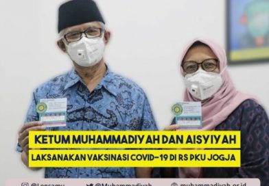 Chairman of PP Muhammadiyah and Aisyiyah Implement Vaccines